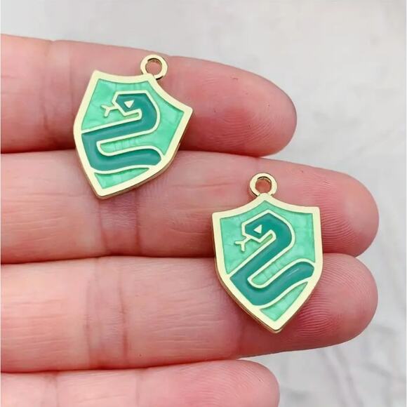 Harry Potter Hogwarts Slytherin Enamel Pendant 113-4 - Picture 2 of 4